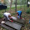 Sprzątanie cmentarza żydowskiego w Dębowej
